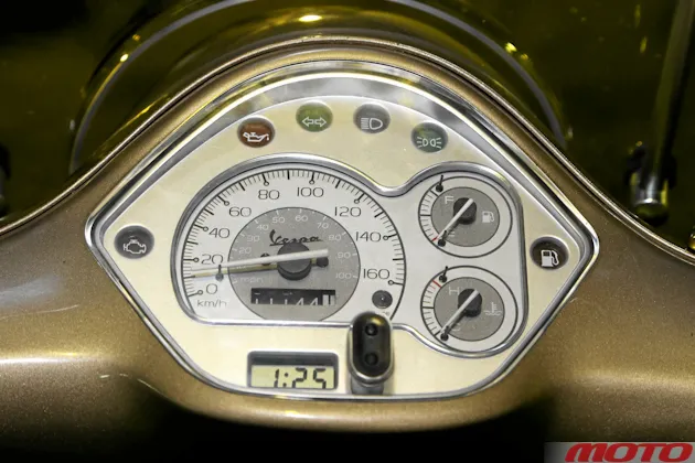 Приборная панель Vespa GT