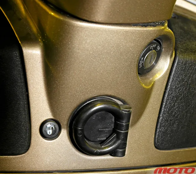 бардачок скутера Vespa